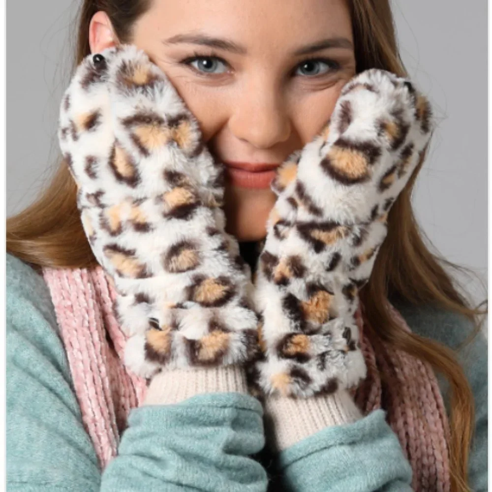 SOFT Ivory Animal Print Pop Top Mittens - Picture 3 of 4